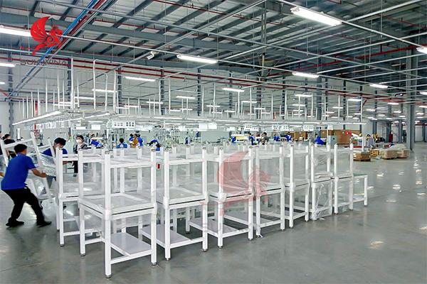 Bàn thao tác khung thép công nghiệp giải pháp cho nhà xưởng hiện đại